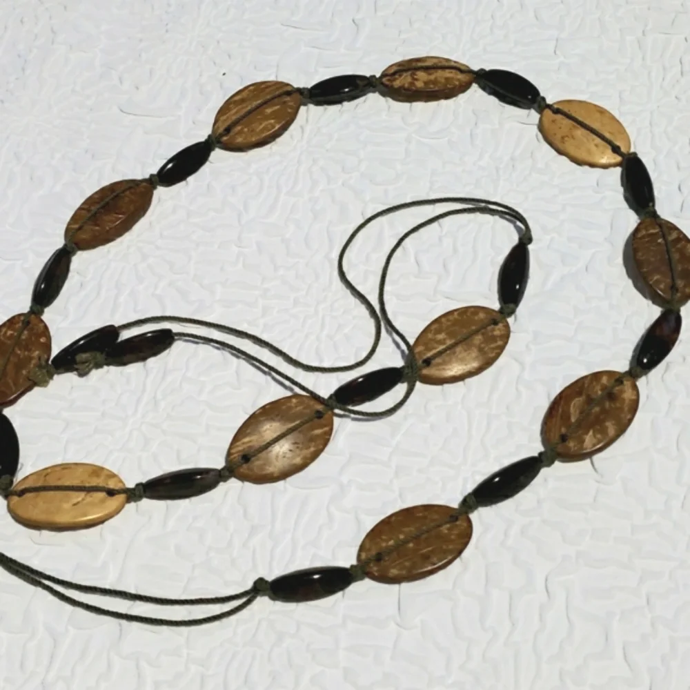Elegant Tan and Black Beaded Belt - Picture 14 of 15